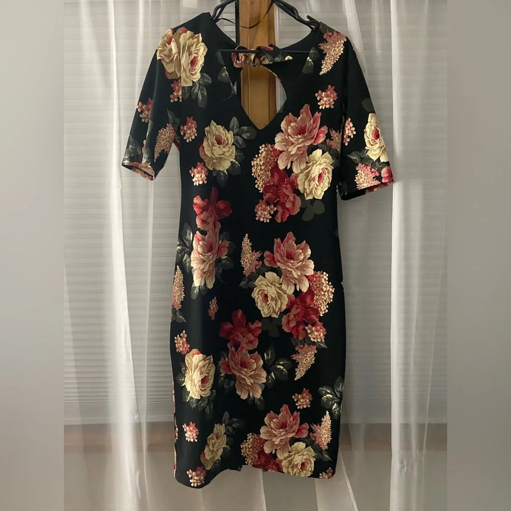 Floral midi dress - Picture 1 of 3